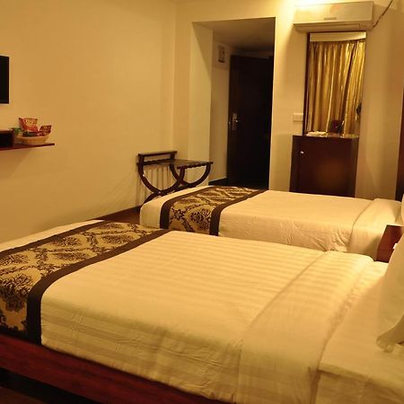 Grand Clarks Inn Badami Exterior foto