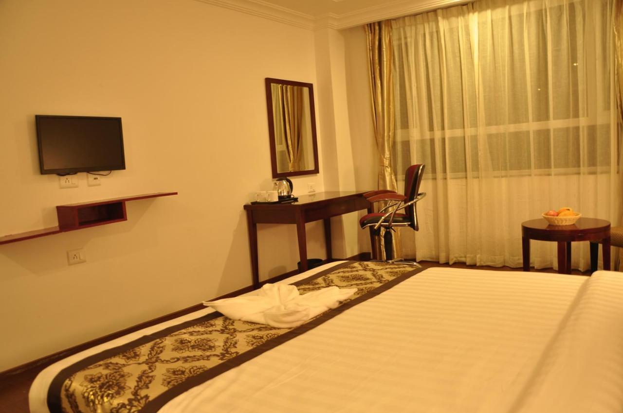 Grand Clarks Inn Badami Exterior foto
