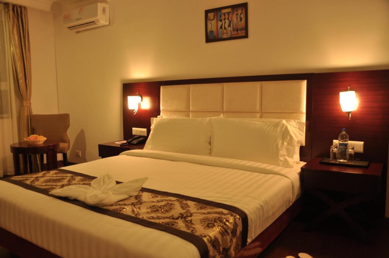 Grand Clarks Inn Badami Exterior foto
