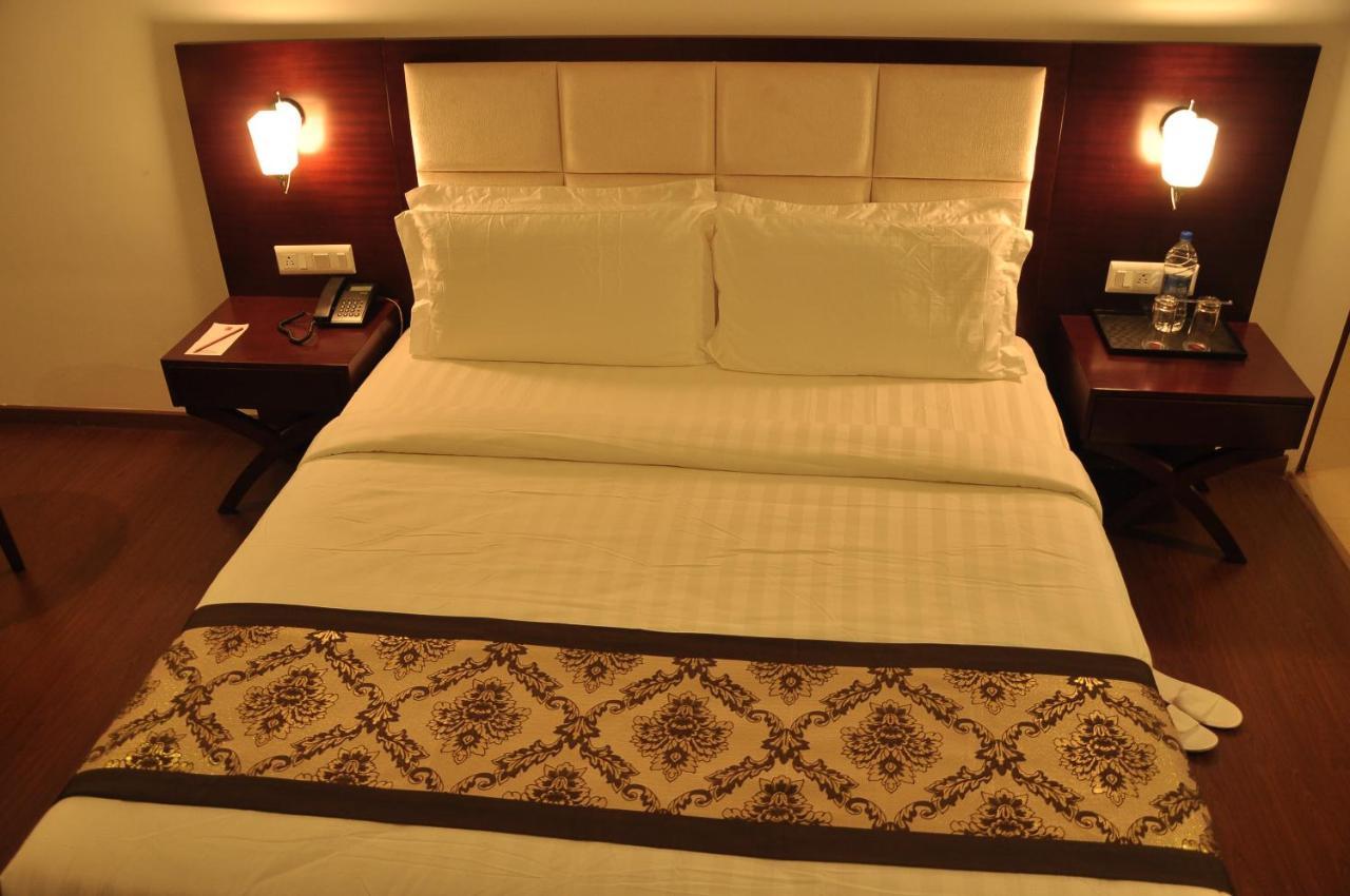 Grand Clarks Inn Badami Exterior foto