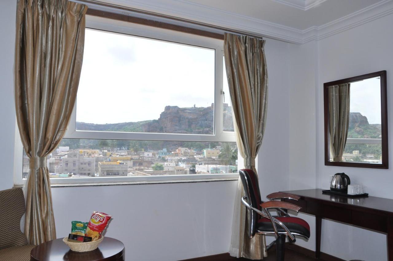 Grand Clarks Inn Badami Exterior foto