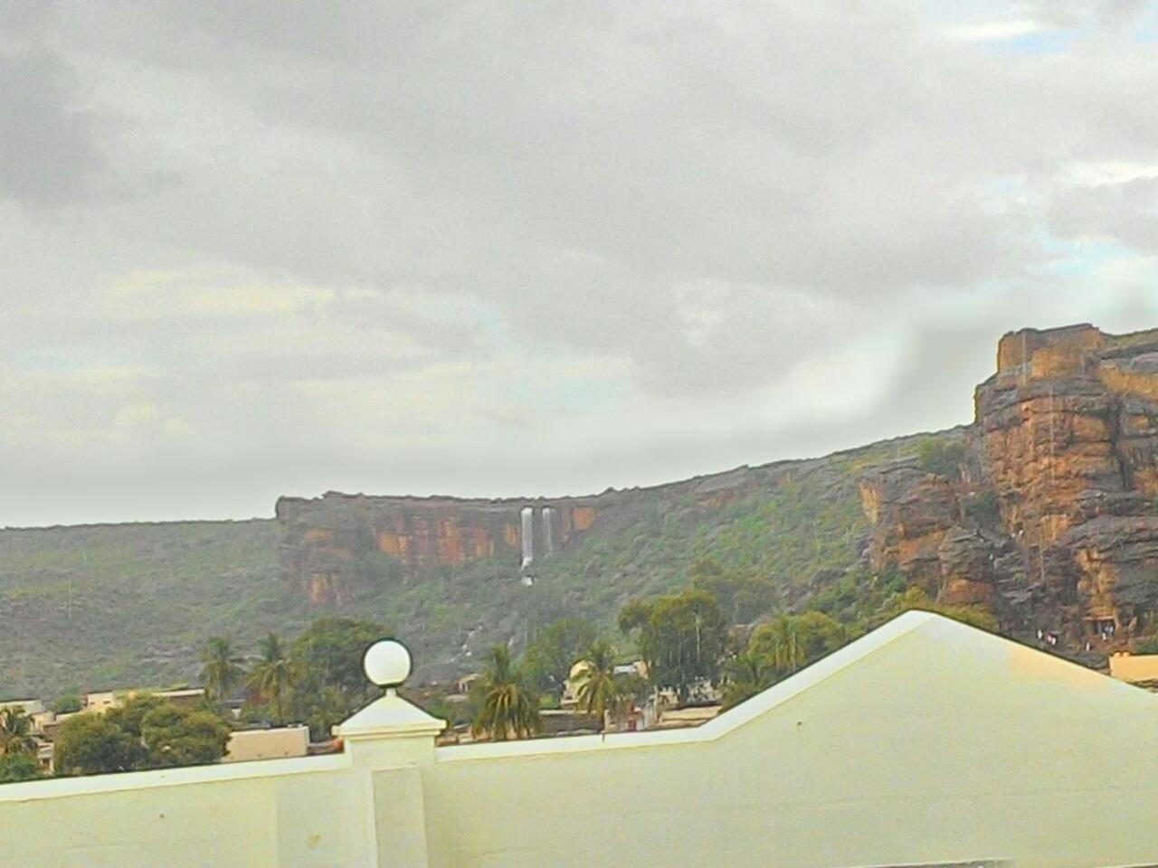 Grand Clarks Inn Badami Exterior foto
